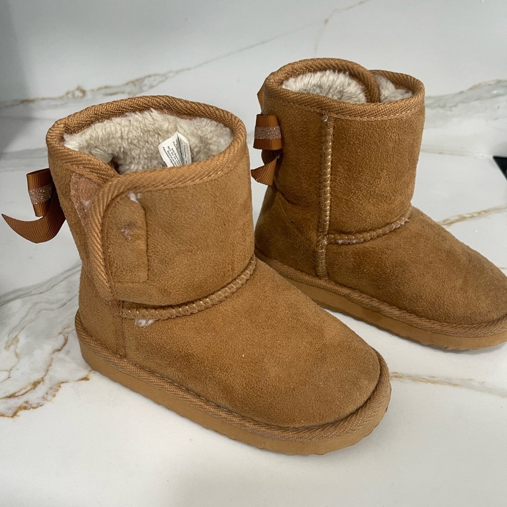 Brown boots for toddler.